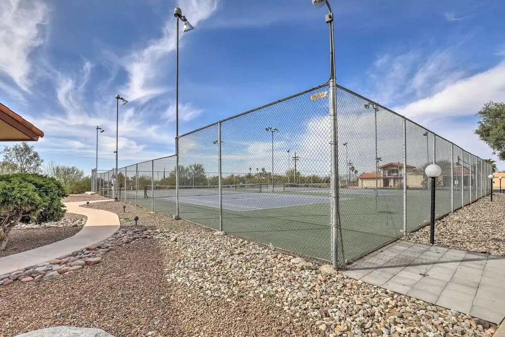 Tucson Townhome w/ Mountain View, Pool Access!