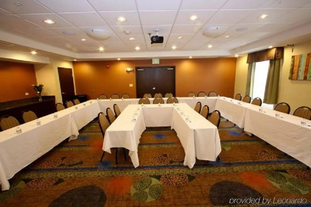 Holiday Inn Express Hotel & Suites Chicago-Algonquin by IHG