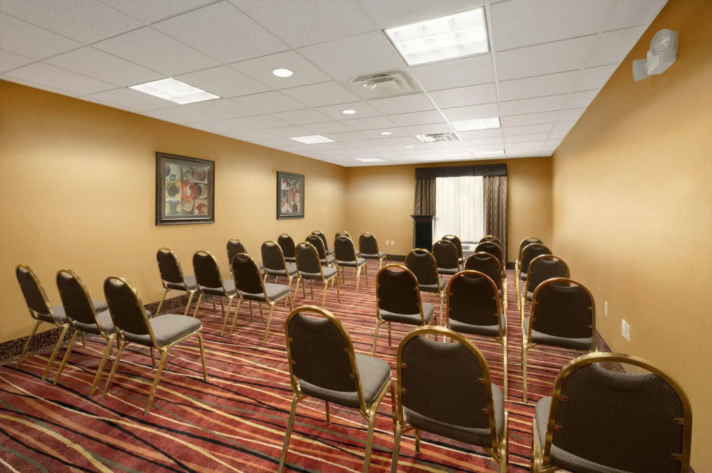 Holiday Inn Express Hotel and Suites Marysville by IHG