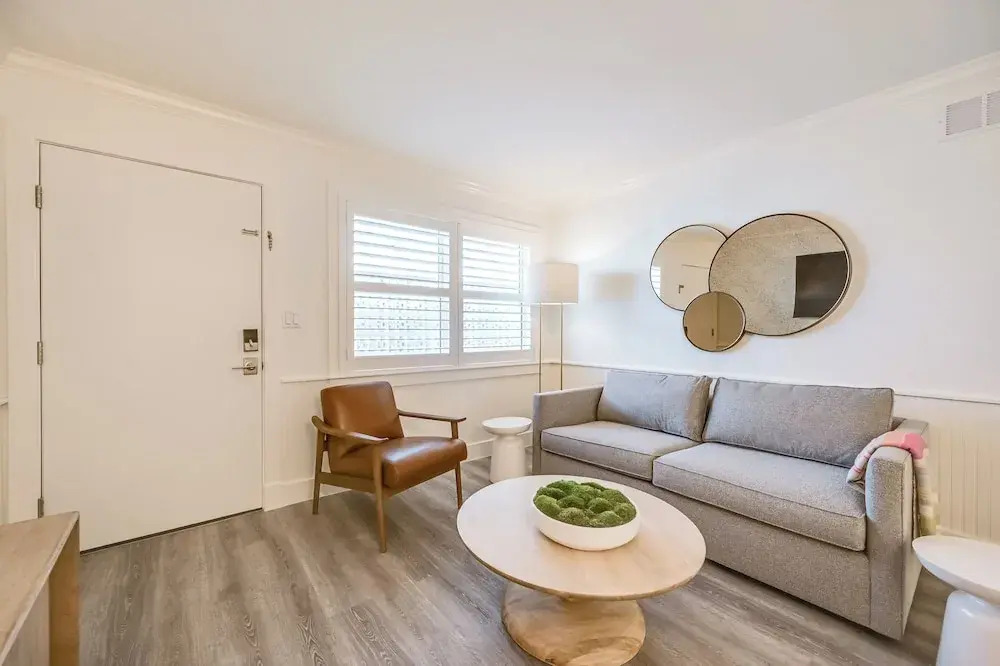 Updated Dtwn Naples Condo: Across From Beach!