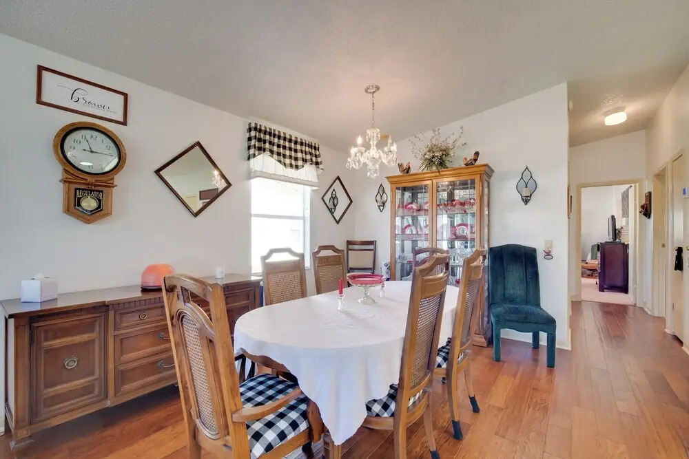Lady Lake House with Lanai and Community Pool!