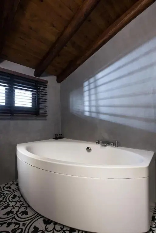 Olganos VL Luxury Rooms & Suites