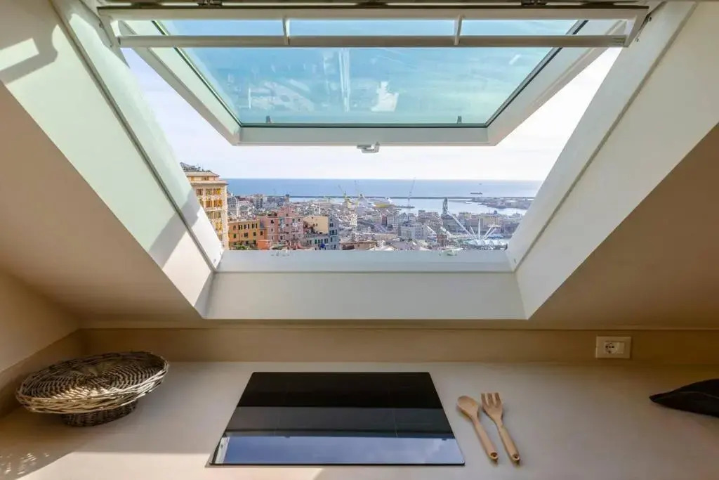 ALTIDO Exclusive Flat for 8, with Stunning City and SeaView