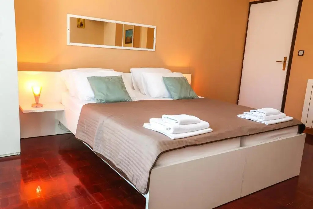 Apartments and Rooms Sinka
