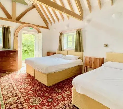 House on the Brooks Self catering Holiday let South Downs West Sussex Sleeps 14
