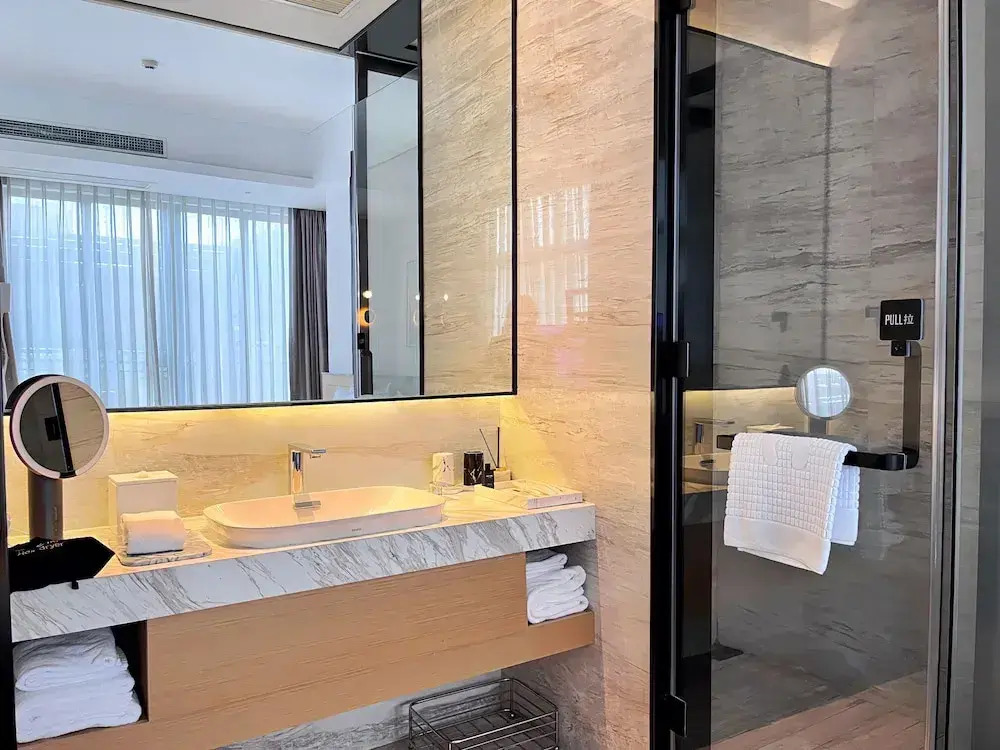 Lujiang Mega Hotel