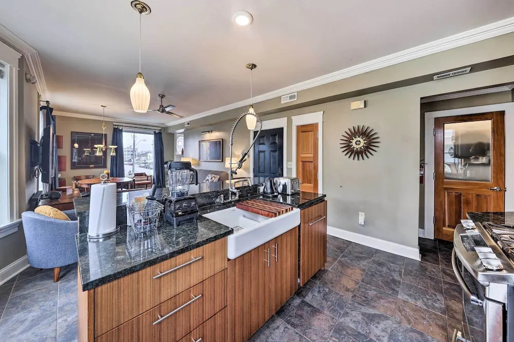Walkable KC Home Base! Near Sports Events & Fun