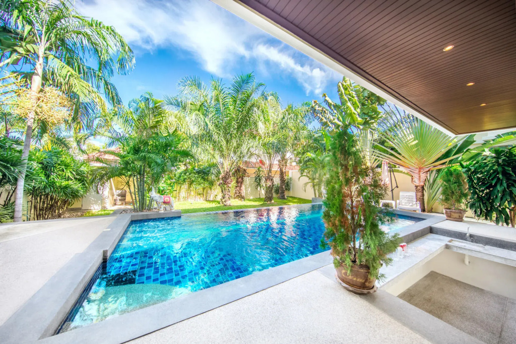 Paradise Pool Villa Pattaya in Tropicana Village