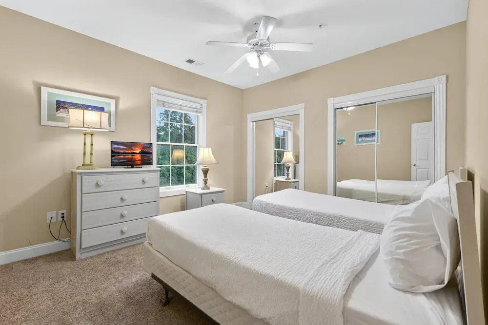 Magnolia Pointe Luster Leaf 4821-301