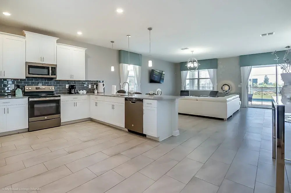 8915 Stinger Drive