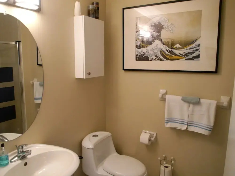 Gorgeous 1BR Condo at Eaton Centre