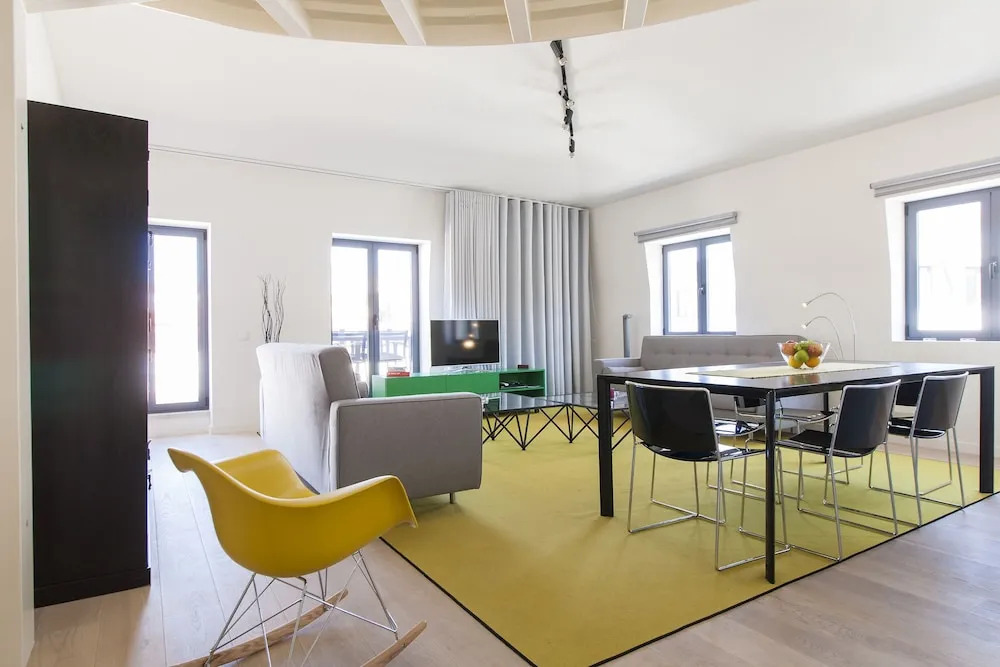 GuestReady - Central stylish home with parking