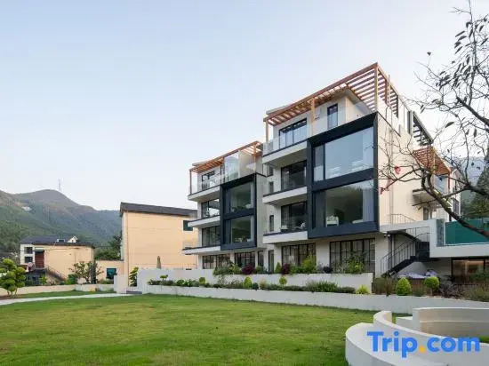 Yu'an Mountain Slow Life Pool and River Rafting Resort