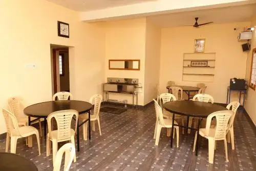 Dee Dee Ladies Hostel