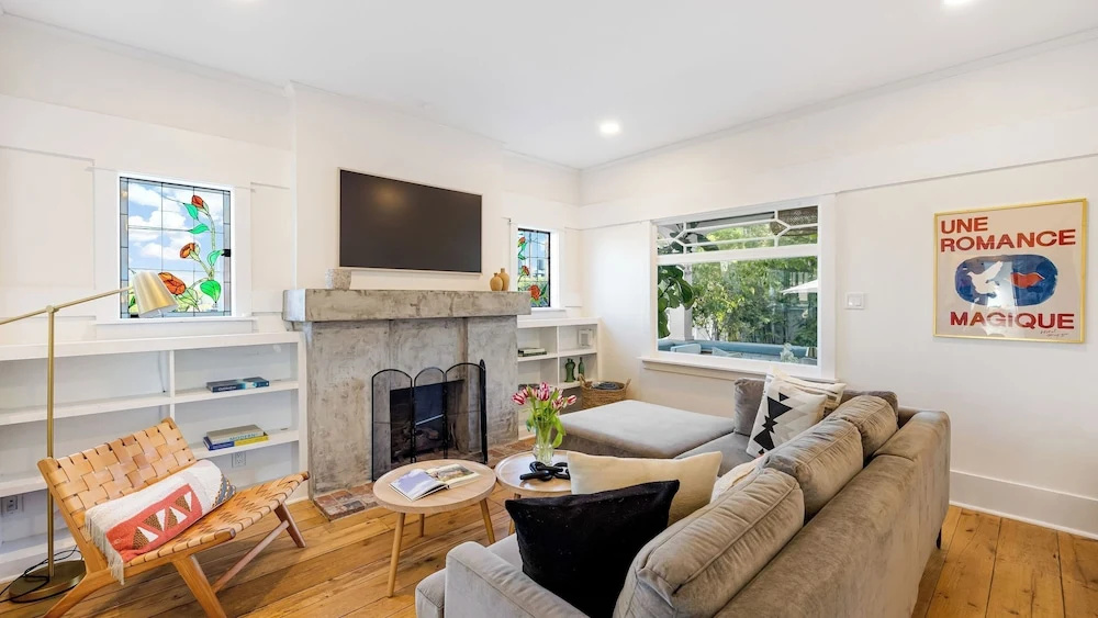 Venice Veranda by Avantstay 3-min Walk to Beach + Rare Walk Street EV Charger + Firepit + Outdoor Dining