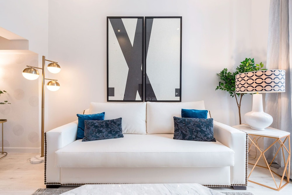 Apartment 1Bd With Balcony in Plaza Mayor Square. Plaza Mayor II