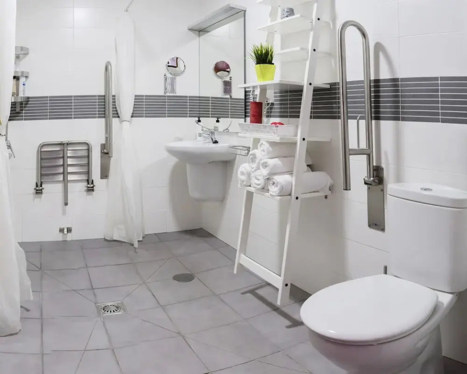 Summerland Apartments Rota