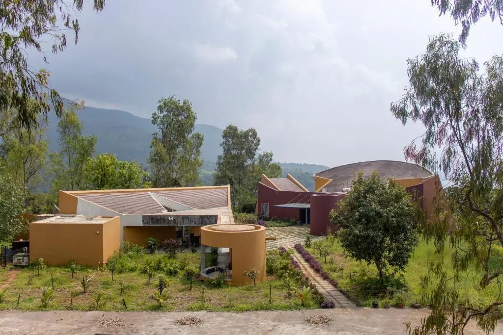 SaffronStays Solasta, Mulshi - Infinity Pool Villa with Mulshi DAM Views