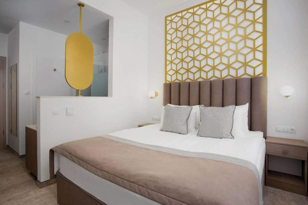 Mera Hotel