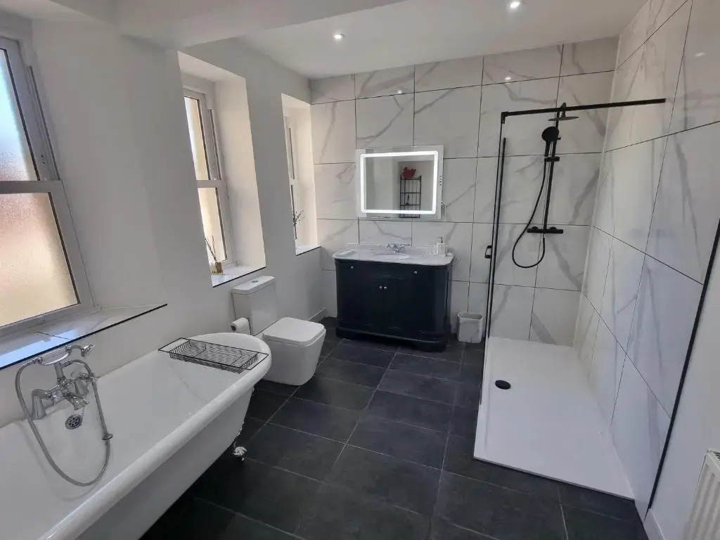 Exquisite 10 bed Villa hot tub and games room