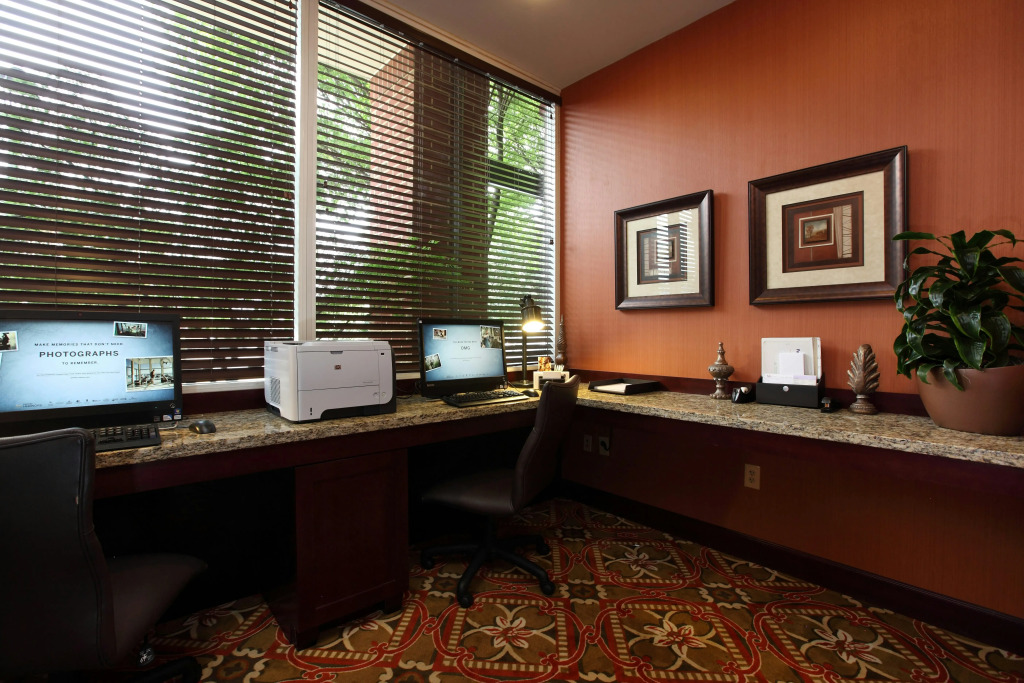 Hampton Inn & Suites Charlottesville at the University