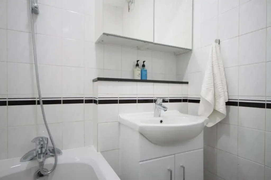 Camden Town Spacious 2 Bedroom Apartment - Sleeps 5 guests!