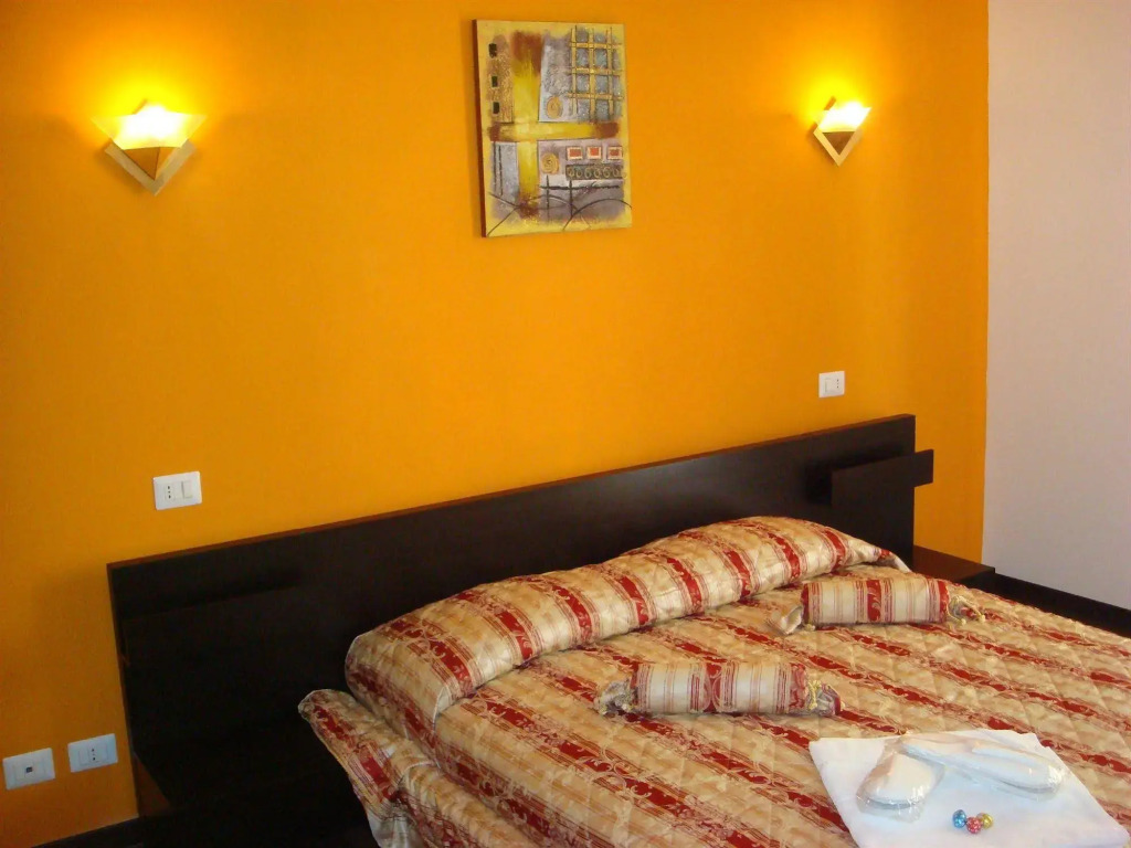 Ave Rooms