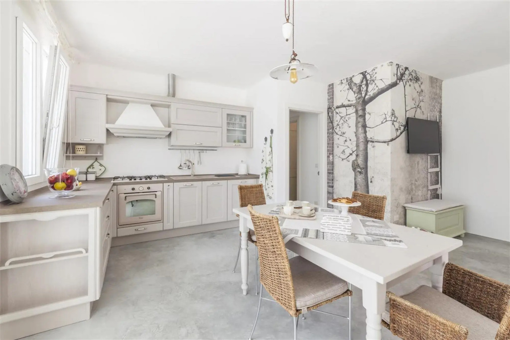 Charming house in a villa with pool and garden in Santa Caterina-Casina Greca