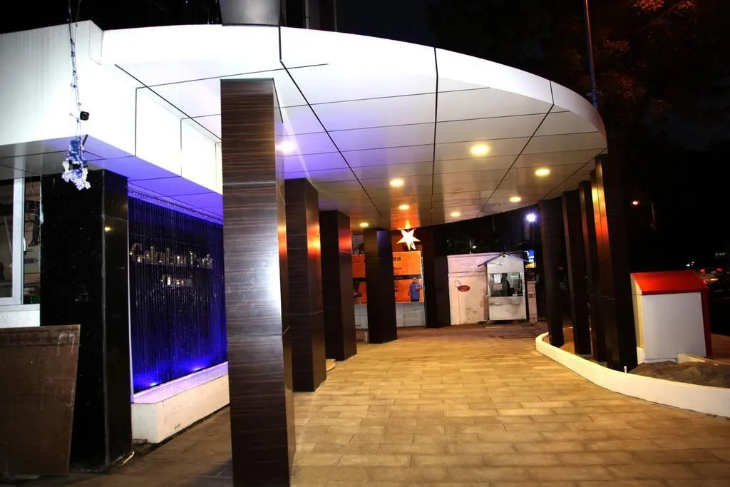 Hotel Gokulam Park