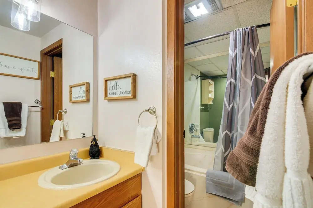1/2 Mi to Brian Head Resort! Mtn-view Condo
