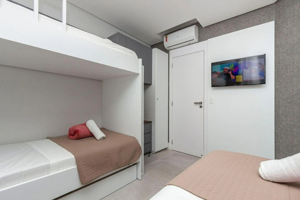 Porto Madero 204 - Apartamento a 250 metros da praia de Bombinhas - Piscina e Academia Rooftop - 6 Hospedes