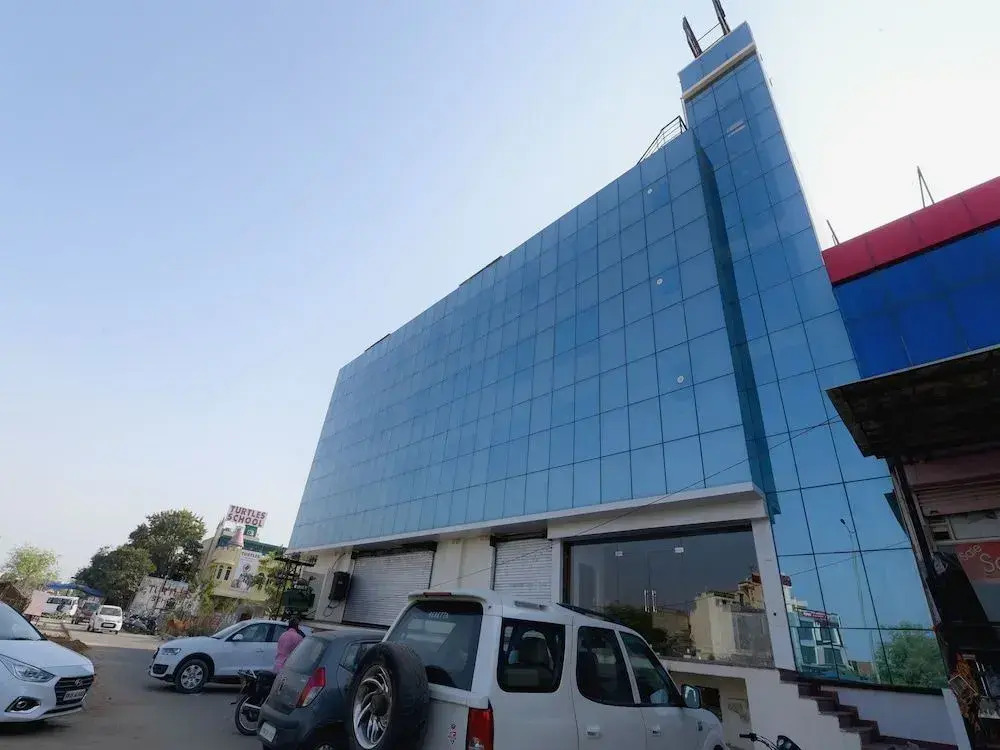 OYO 23606 Hotel Danaria