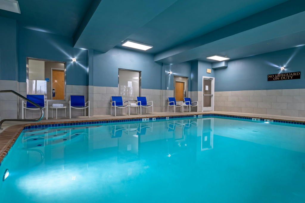 Holiday Inn Express Hotel & Suites Woodbridge by IHG