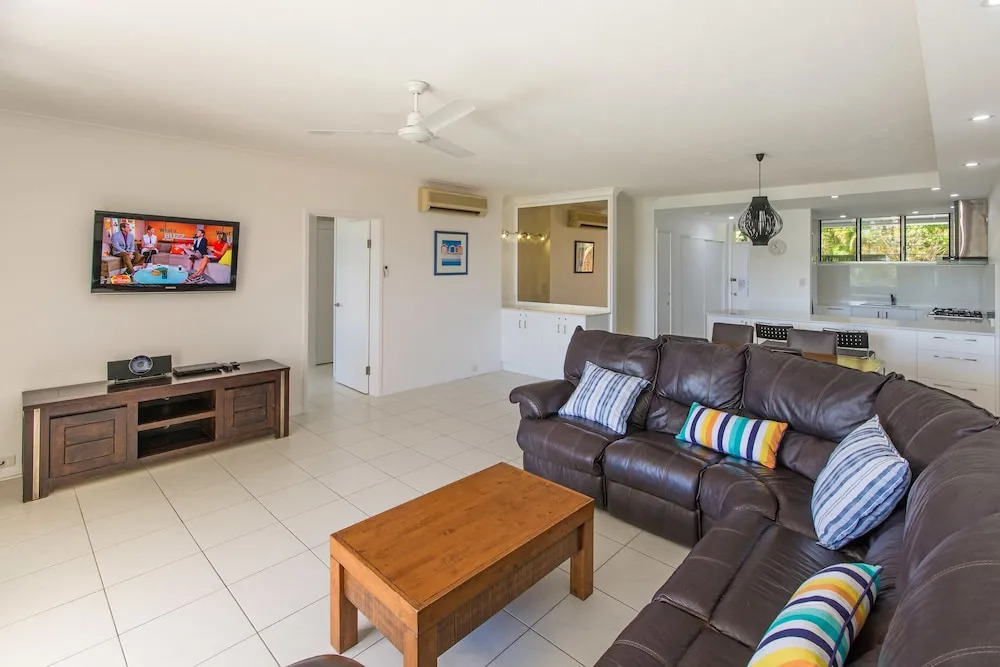 Beach Front Lagoon Lodge Apartments