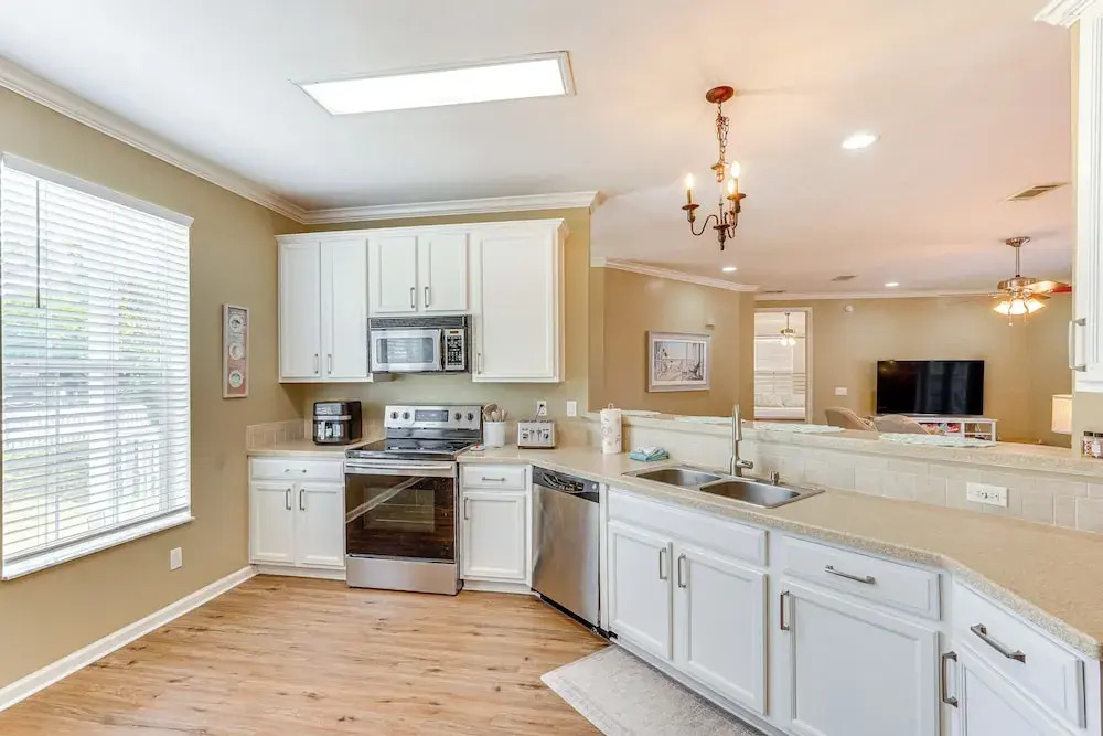 Dog-friendly Panama City Home 1 Mi to Powell Lake!