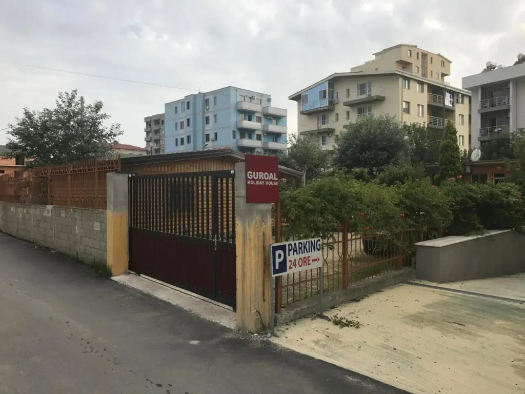Guroal Holiday House