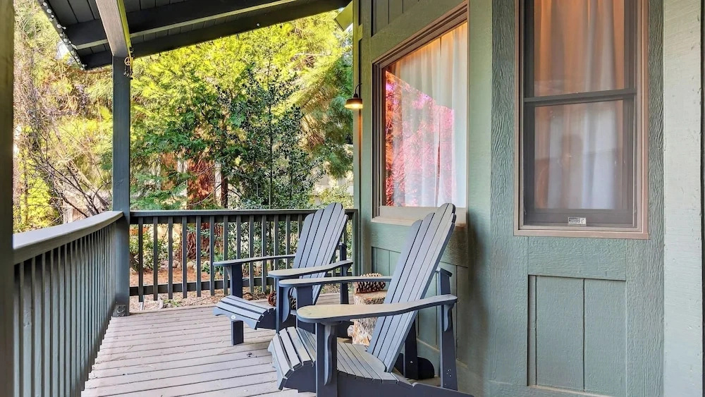 Bernina by Avantstay A-frame Cabin + Game Loft + Fireplace + Deck Near Lake Arrowhead