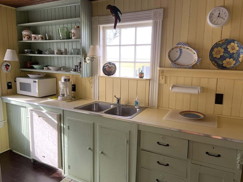 Cozy Cottage by the Sea - Y672