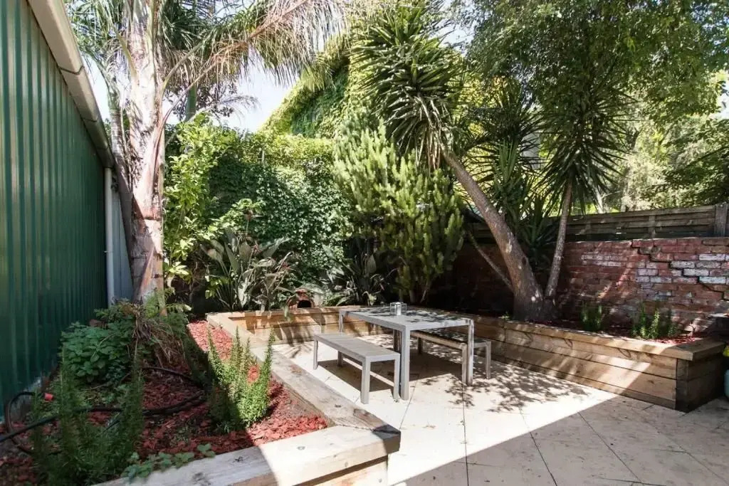 Hunter · Close to Smith St Courtyard + Parking