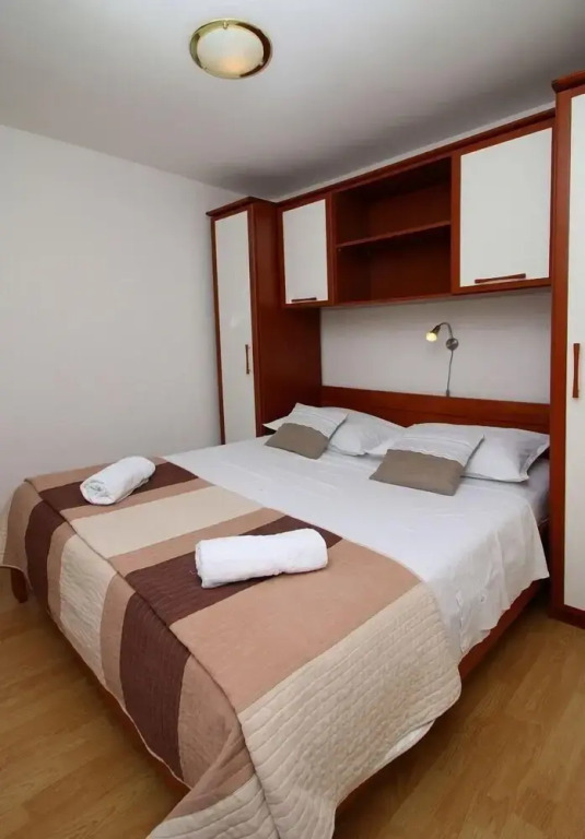 Elvi - Amazing Position & Parking - A3