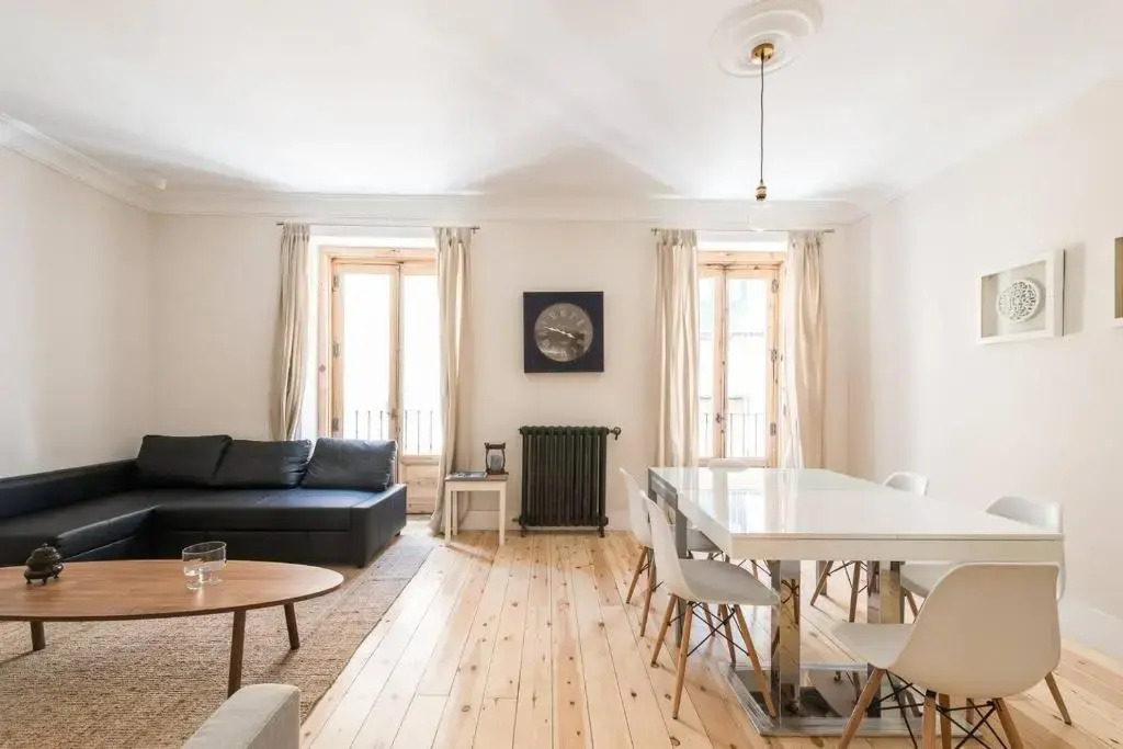 Impressive Apartment in Madrid Center by Batuecas