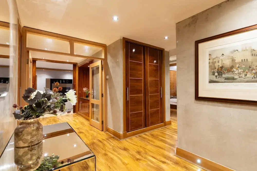 Mayfair Deluxe Apartment