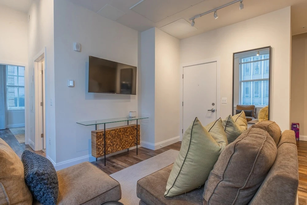 Inner Harbors Best Furnished Luxury Apartments 1 Bedroom Apts by Redawning