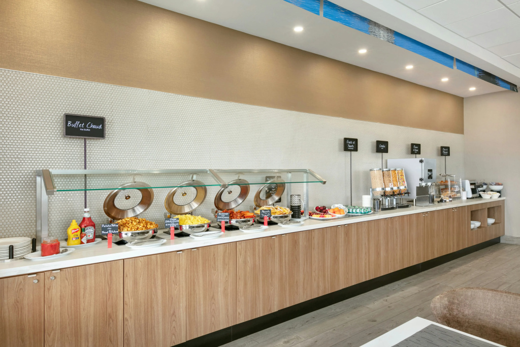 Embassy Suites By Hilton Montreal Airport