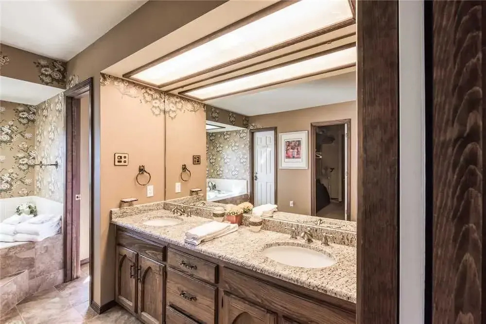 Harper Haus - Four Bedroom Cabin with Hot Tub