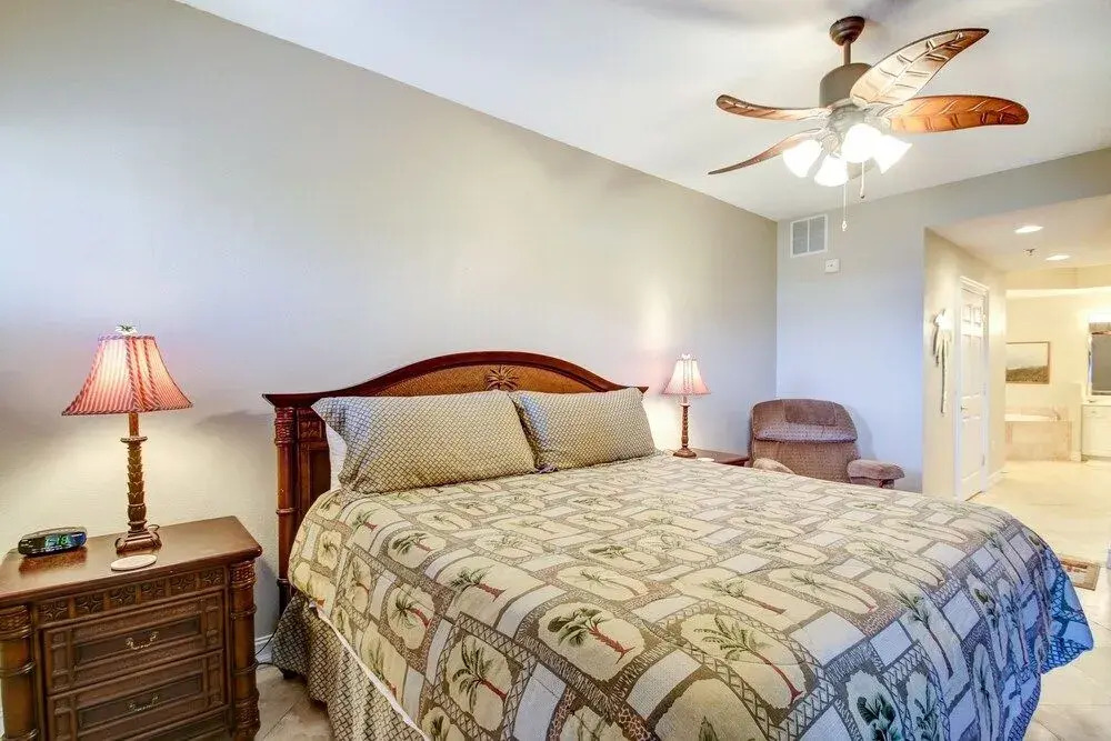 Deluxe Condo at Main Beach