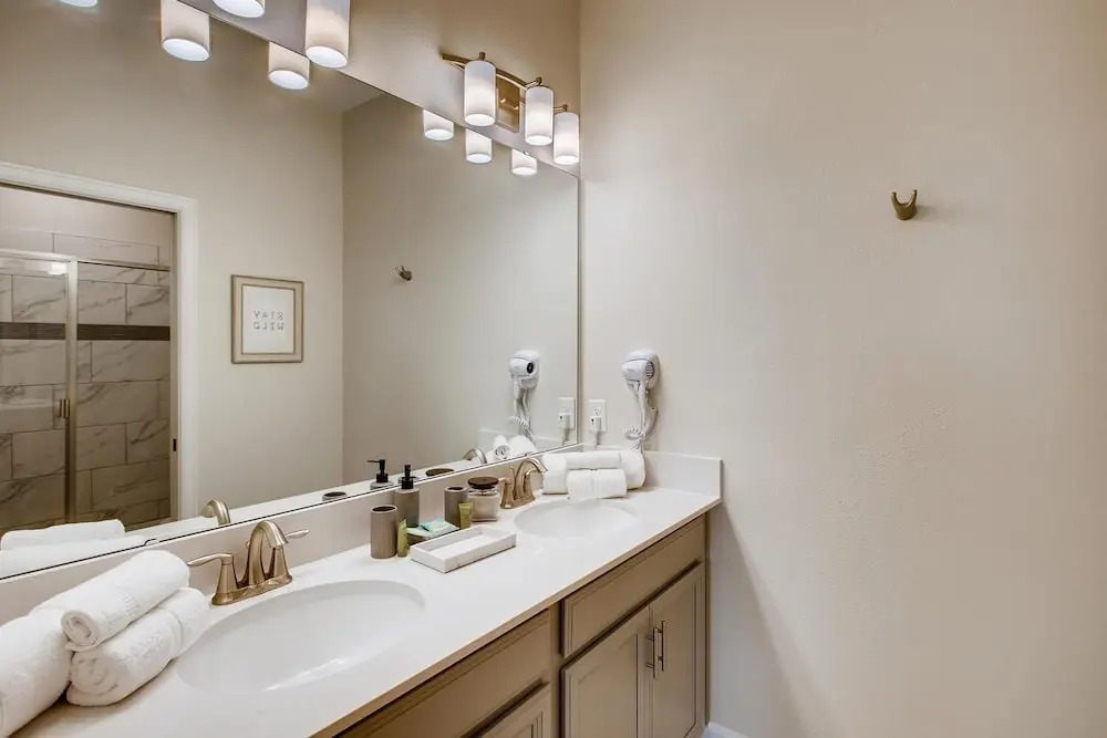 8908 CC - 6BR Luxury Home: Private Pool
