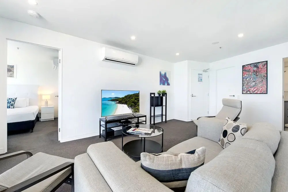 Private 2 Bedroom Ocean View Apartment in Rhapsody