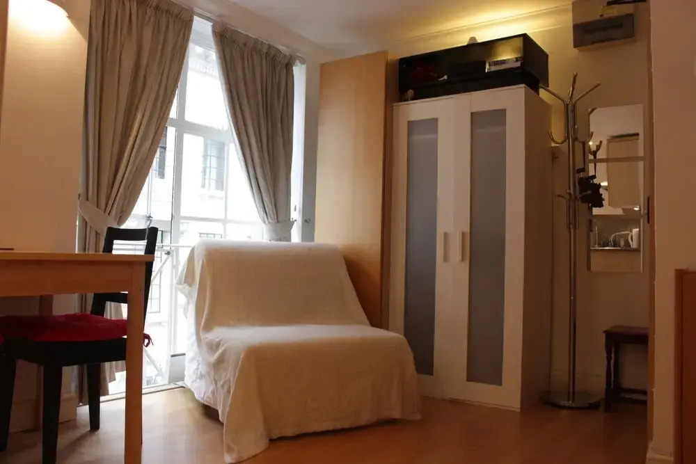 Tower Hill Studio Appartment