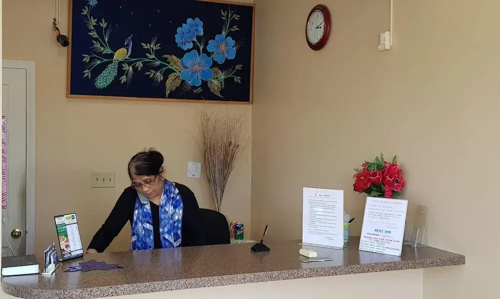 Utica Rest Inn